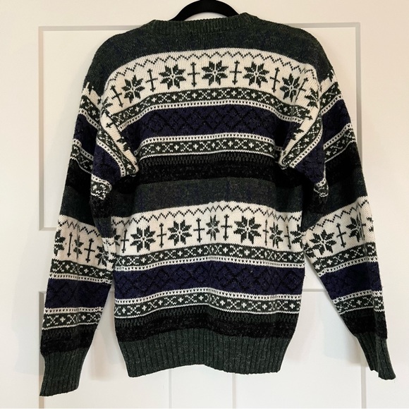 Vintage Winter Sweater - Picture 3 of 3